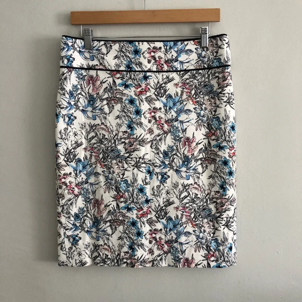 Ann Taylor White Floral Knee Length Pencil Skirt - Picture 4 of 5